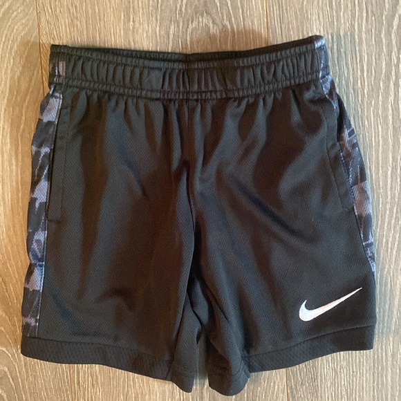 Nike toddler boy short sleeve/ short matching set - Picture 4 of 5